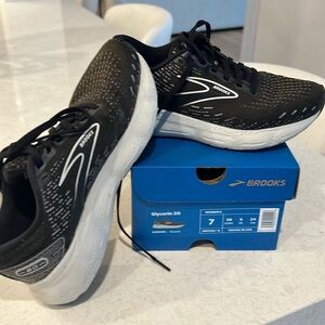 Women’s Brooks glycerin tennis shoes